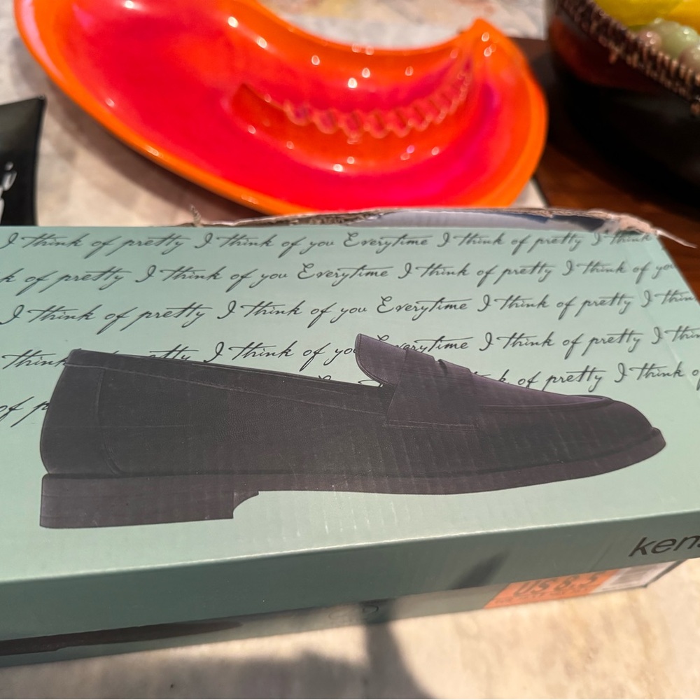 Kensie Black Loafers - Picture 7 of 8